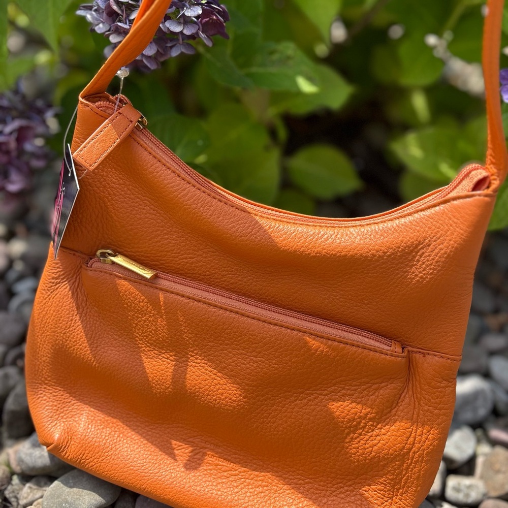 NWT Stone Mountain Vibrant Orange Shoulder Bag with adjustable Buckle Strap - Picture 3 of 9